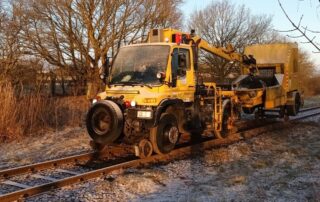U400 mit Holzschredder Jenz AZ35